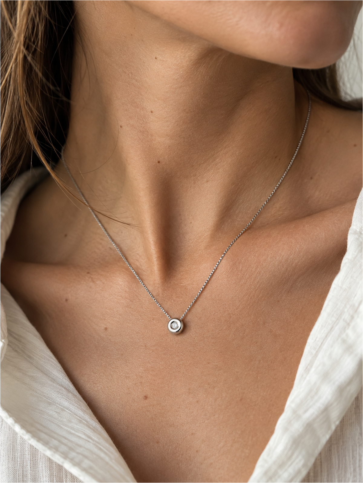 COLLAR SOLITARIO CHATÓN · DIAMANTE LAB 0,05 cts | ORO BLANCO 18K