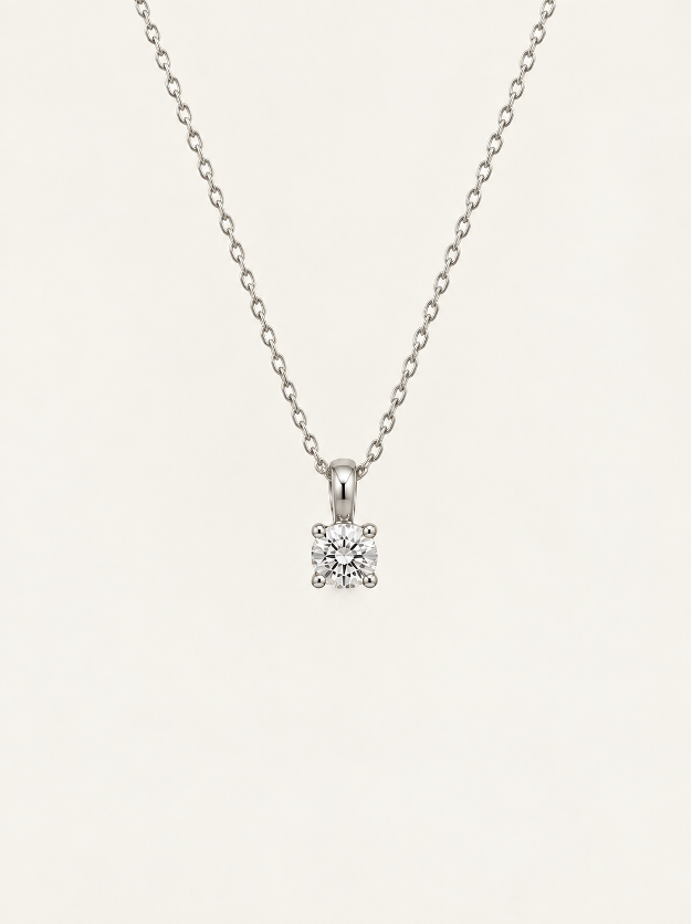 Collar solitario en oro blanco 18K con diamante lab talla brillante 0,5 cts sobre fondo blanco – Mimmo Jewels