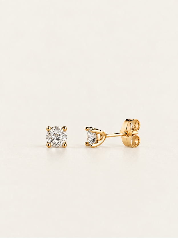 Pendientes solitario en oro amarillo 18K con diamante lab talla brillante 0,4 cts sobre fondo blanco – Mimmo Jewels