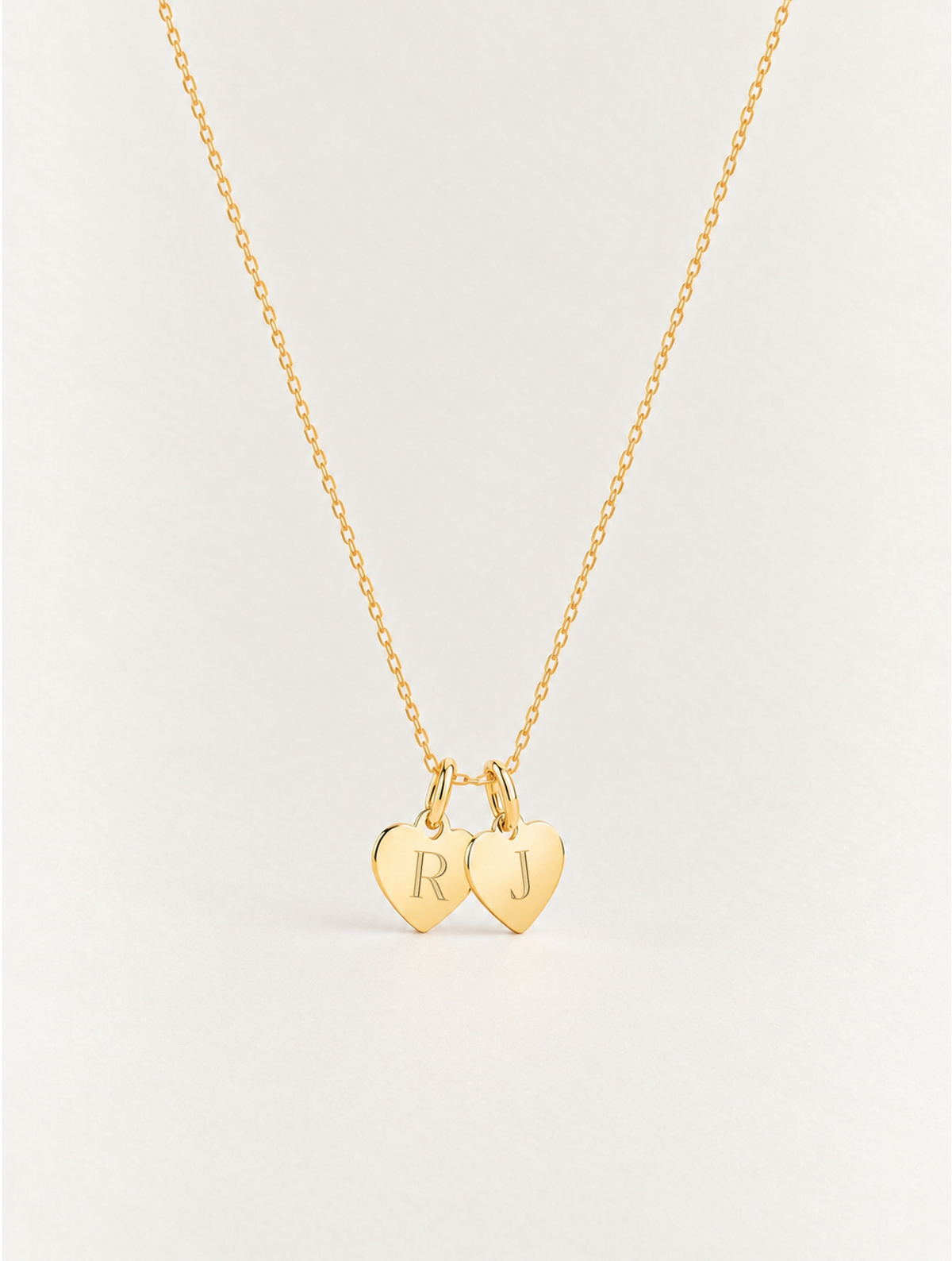 DOS CHAPITAS INICIAL CORAZÓN · COLLAR | ORO 18K