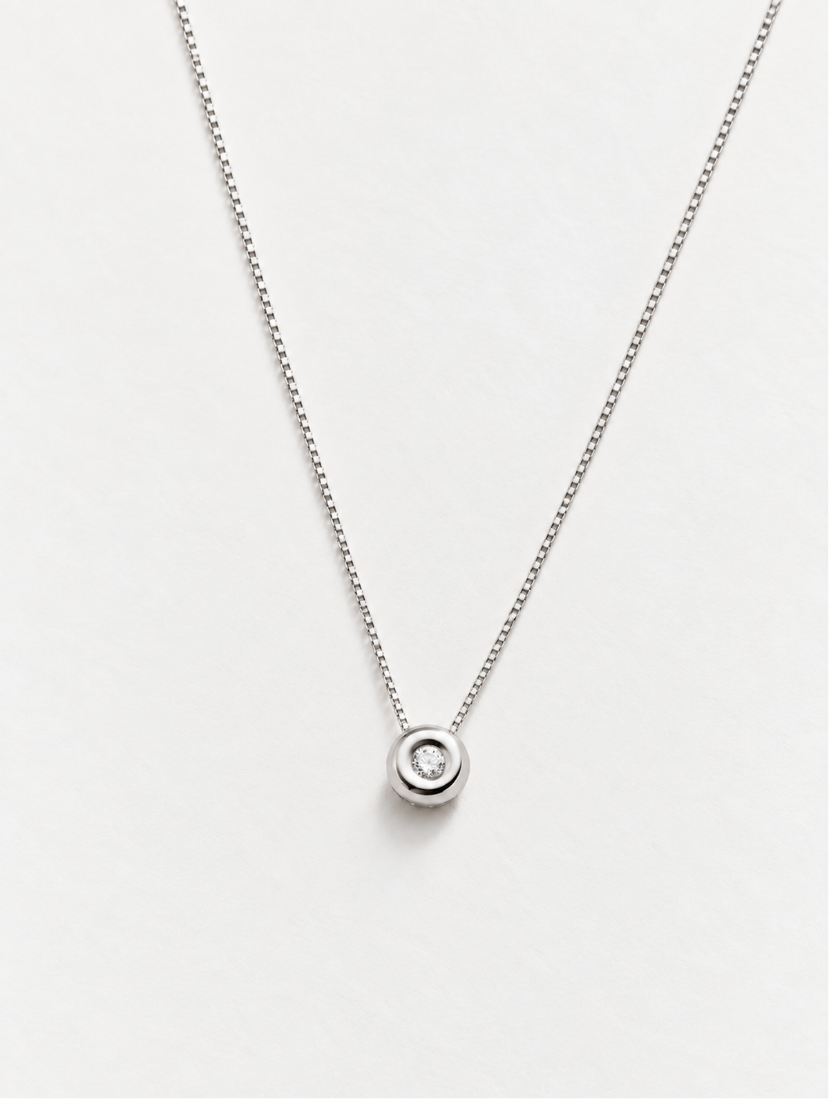 COLLAR SOLITARIO CHATÓN · DIAMANTE LAB 0,05 cts  | ORO BLANCO 18K