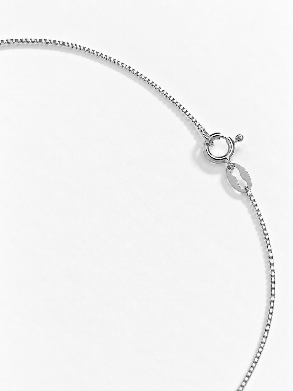 COLLAR SOLITARIO CHATÓN · DIAMANTE LAB 0,015 cts  | ORO BLANCO 18K
